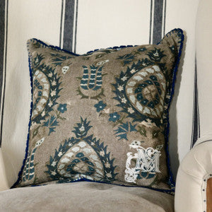 Mind the Gap Pillow Mind The Gap FLOURISH Linen Cushion (LC40087)