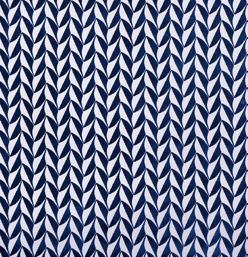 Spades Blue 71231 by Schumacher Fabric Schumacher Fabric Spades Blue 71231Fabric COTTON 89% UNITED STATES OF AMERICA </p><p>Repeat: H: HORZ. 2 1/2" (6CM) , V: VERT. 1 3/4" (4CM) 50.5 - Fabric Carolina -