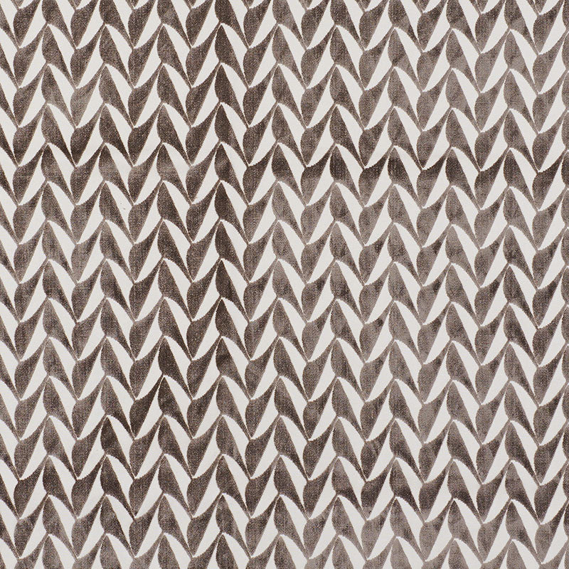 Spades Taupe 71234 by Schumacher Fabric Schumacher Fabric Spades Taupe 71234Fabric COTTON 89% UNITED STATES OF AMERICA </p><p>Repeat: H: HORZ. 2 1/2" (6CM) , V: VERT. 1 3/4" (4CM) 50.5 - Fabric Carolina -