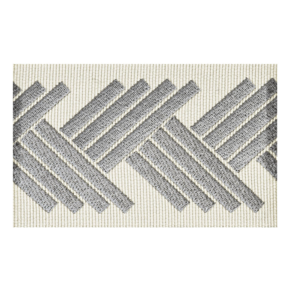 Amhearst 3 Pewter by Stout Trim Stout Trim Amhearst 3 PewterTrim VISIONS OF COLOR TRIM 99%SVI 1%POL CHINA </p><p>Repeat: H: 2.750, V: 0.000 2.5 in - Fabric Carolina -