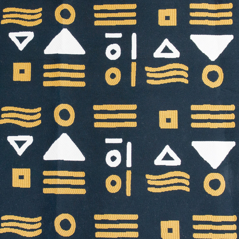 Pinzon Black by Gaston Y Daniela Fabric Gaston Y Daniela Fabric Pinzon BlackFabric GASTON NUEVO MUNDO COTTON - 75%;POLYESTER - 25% Turkey </p><p>Repeat: H: 26.5, V: 9.5 53 - Fabric Carolina -