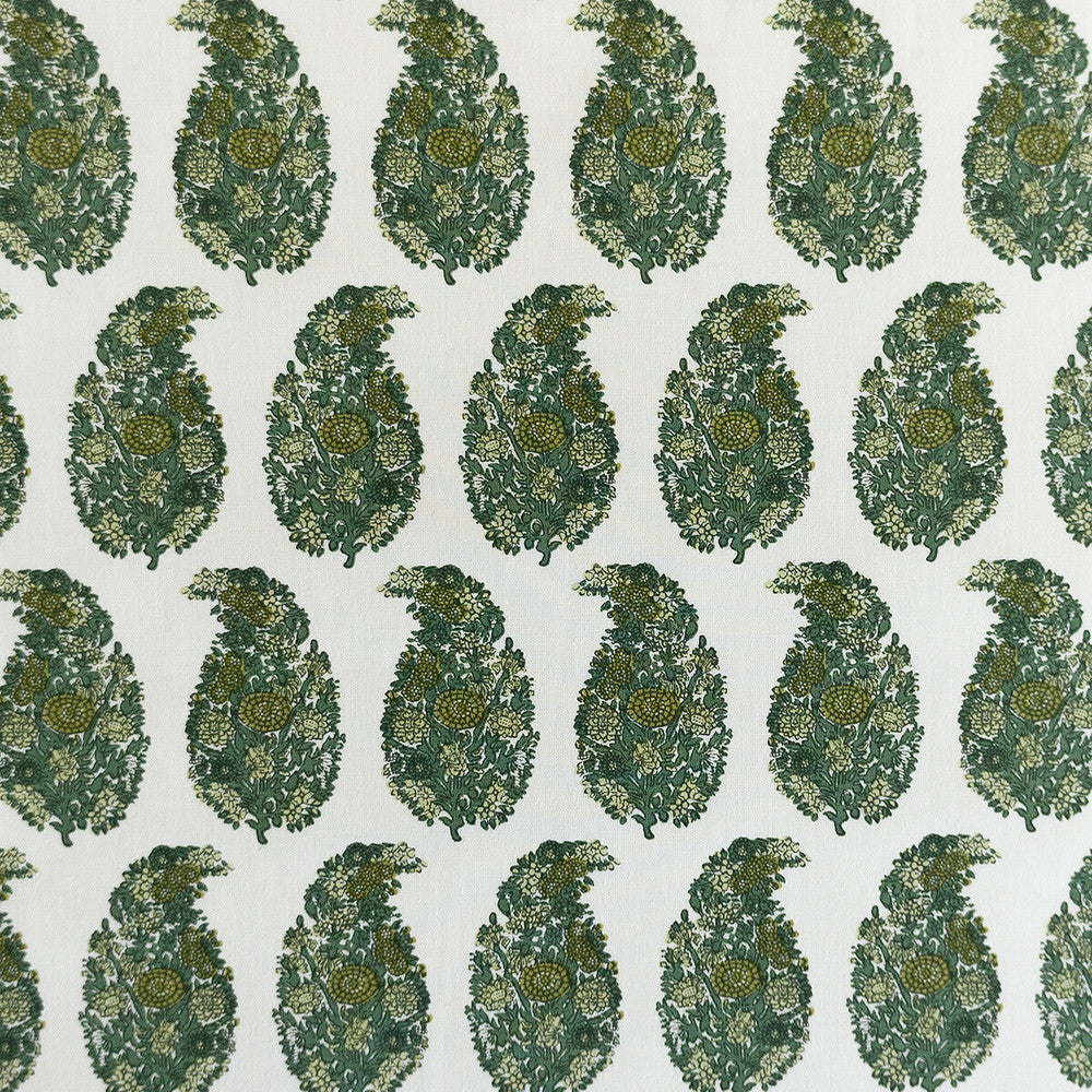 Tarsila Verde by Gaston Y Daniela Fabric Gaston Y Daniela Fabric Tarsila VerdeFabric LORENZO CASTILLO V COTTON - 100% Spain </p><p>Repeat: H: 2.44, V: 6.88 55.11 - Fabric Carolina -