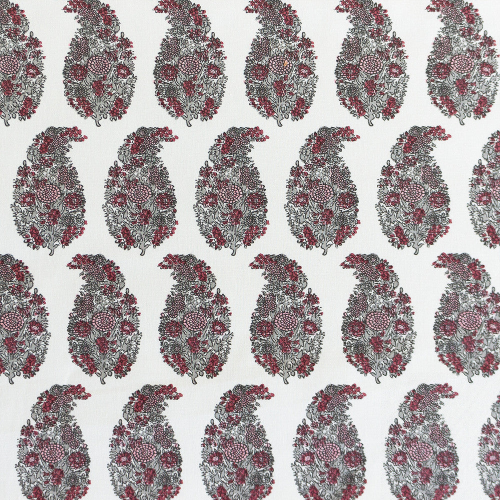 Tarsila Rosa/Berenjena by Gaston Y Daniela Fabric Gaston Y Daniela Fabric Tarsila Rosa/BerenjenaFabric LORENZO CASTILLO V COTTON - 100% Spain </p><p>Repeat: H: 2.44, V: 6.88 55.11 - Fabric Carolina -