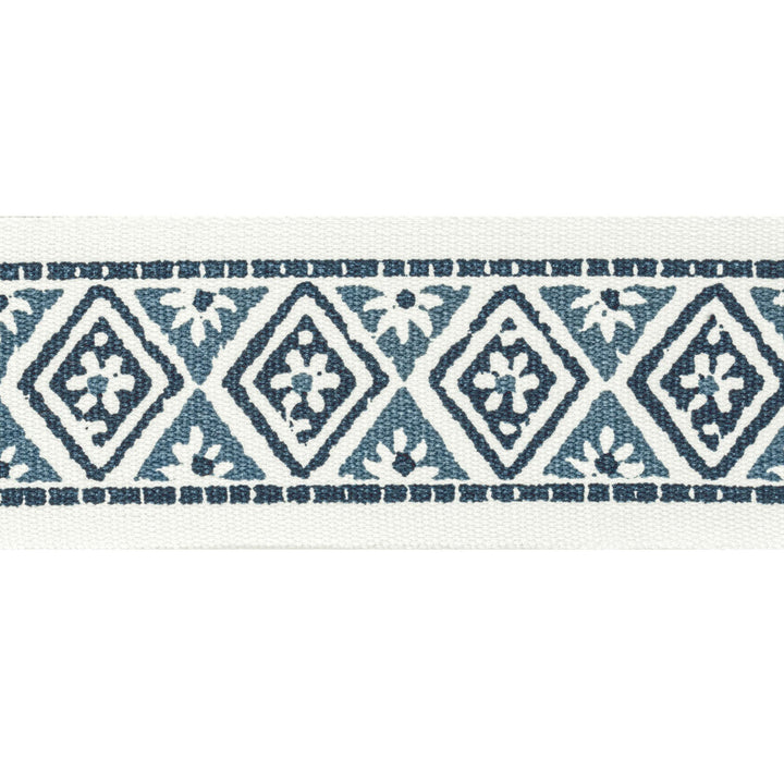 Shenandoah Tape 2 Denim by Stout Trim Stout Trim Shenandoah Tape 2 DenimTrim NATURAL BEAUTY TRIM 100%COT INDIA </p><p>Repeat: H: 2.500, V: 1.500 2.5 in - Fabric Carolina -