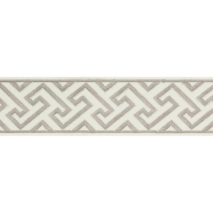 Sanchi Tape Oyster by Brunschwig & Fils Trim Brunschwig & Fils Trim Sanchi Tape OysterTrim TREILLIS PASSEMENTERIE POLYESTER - 100% India </p><p>Repeat: H: 2.37, V: 1.77 2.37 - Fabric Carolina -
