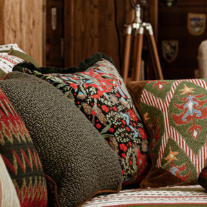 Mind the Gap Pillow Mind The Gap DER KÖNIG Black Velvet Cushion (LC40202)