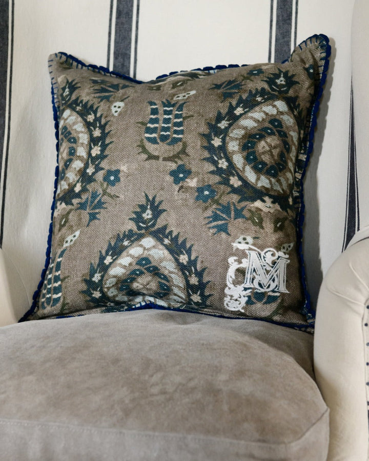 Flourish linen pillow by Mind the Gap (LC40087), view 5