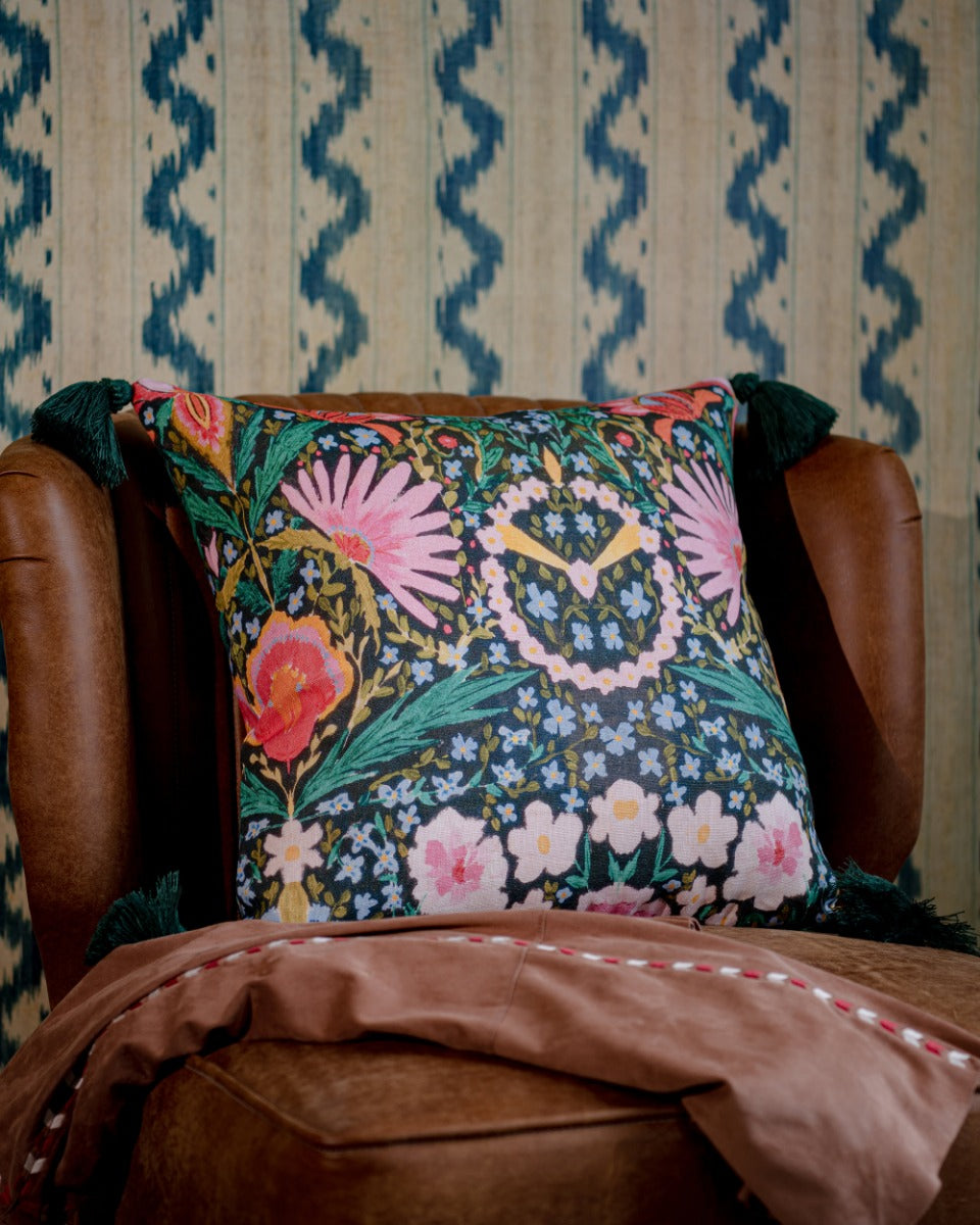 Susie Q pillow by Mind the Gap (LC40147), view 4