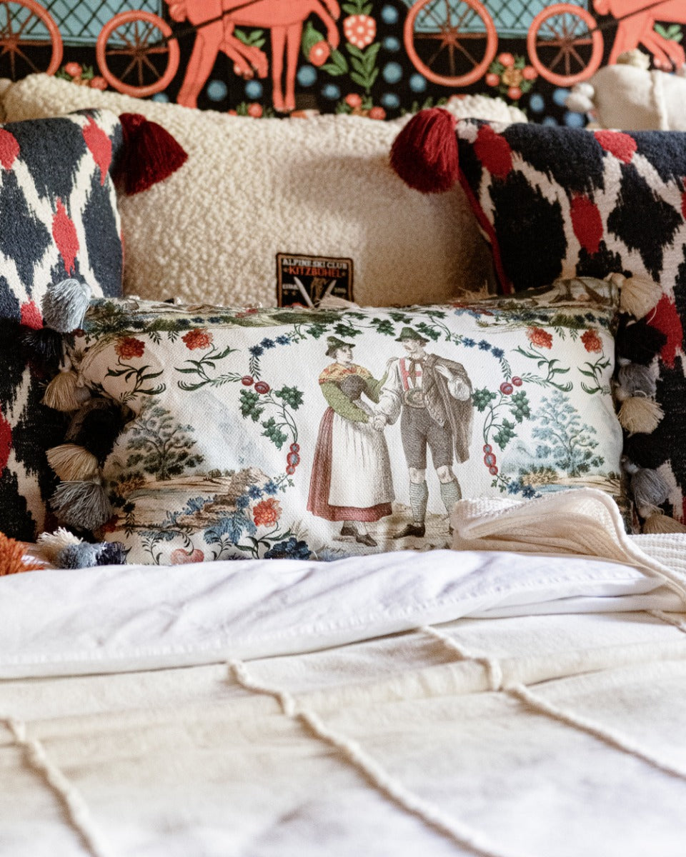 LANDHAUSMODE Cushion - Rectangular (LC40198) by Mind The Gap | LC40198 | TYROL APRES-SKI | 50 x 30 cm | Blue, White, Green, Red | Fringes all around | Duck feather | 56% Cotton, 44% Linen | Fabric Carolina | https://www.fabriccarolina.com/