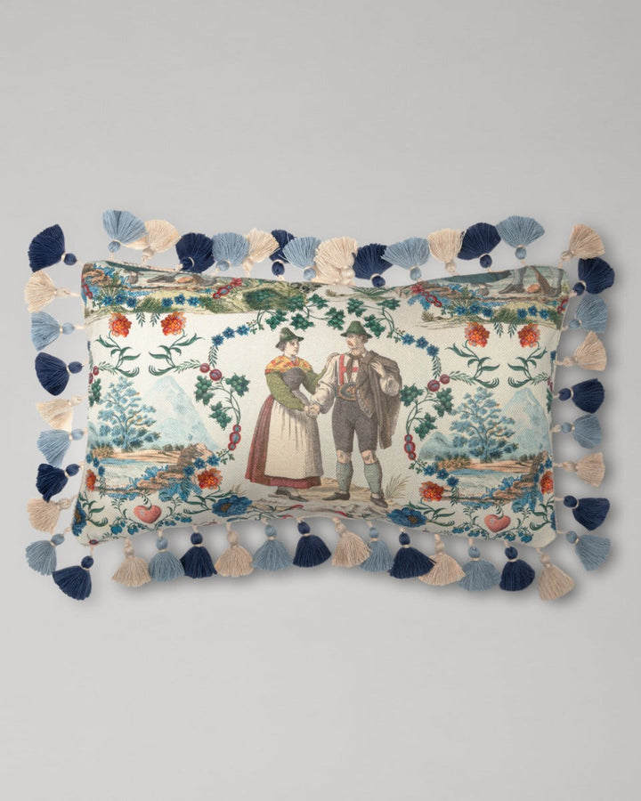 LANDHAUSMODE Cushion - Rectangular (LC40198) by Mind The Gap | LC40198 | TYROL APRES-SKI | 50 x 30 cm | Blue, White, Green, Red | Fringes all around | Duck feather | 56% Cotton, 44% Linen | Fabric Carolina | https://www.fabriccarolina.com/