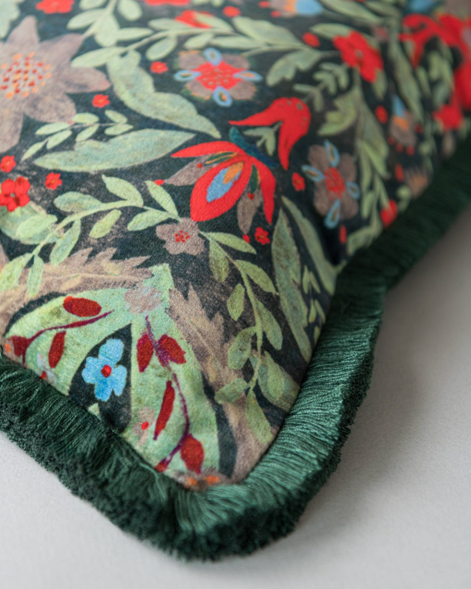 Der König Black velvet pillow by Mind the Gap (LC40202), view 3