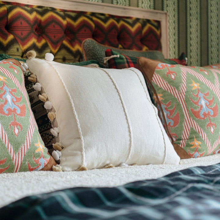Mind The Gap Pillows MILCHSCHAUM Cushion (LC40200) | LC40200 | TYROL APRES-SKI HOME COLLECTION | 20 x 20 in | Off White | Fabric Carolina | https://www.fabriccarolina.com/