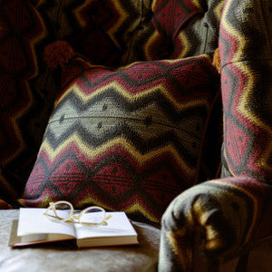 Mind the Gap Pillow Mind The Gap PYRAMIDENSPITZE Cushion (LC40181)