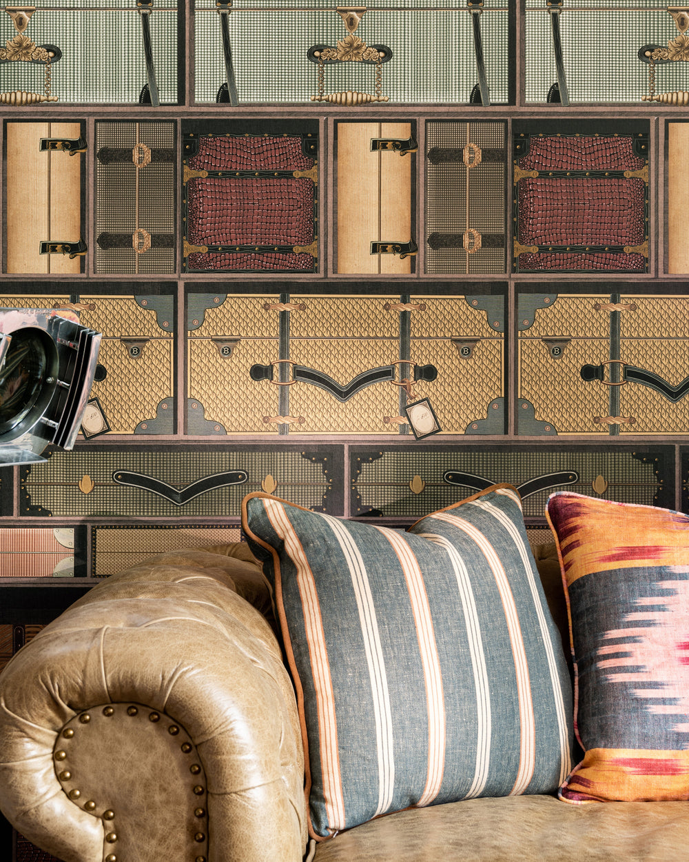 The Luggage Car Green wallpaper by Mind the Gap (WP20782), view 2